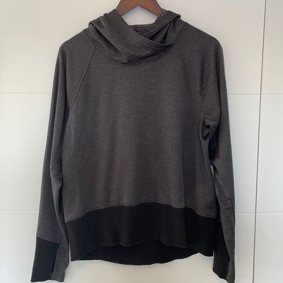 𝅺Oakley Pullover Gray and Black Hoodie Size Large - Picture 1 of 6